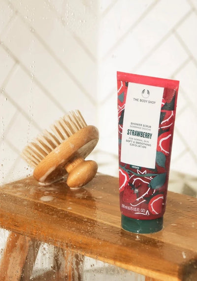 SHOWER SCRUB STRAWBERRY